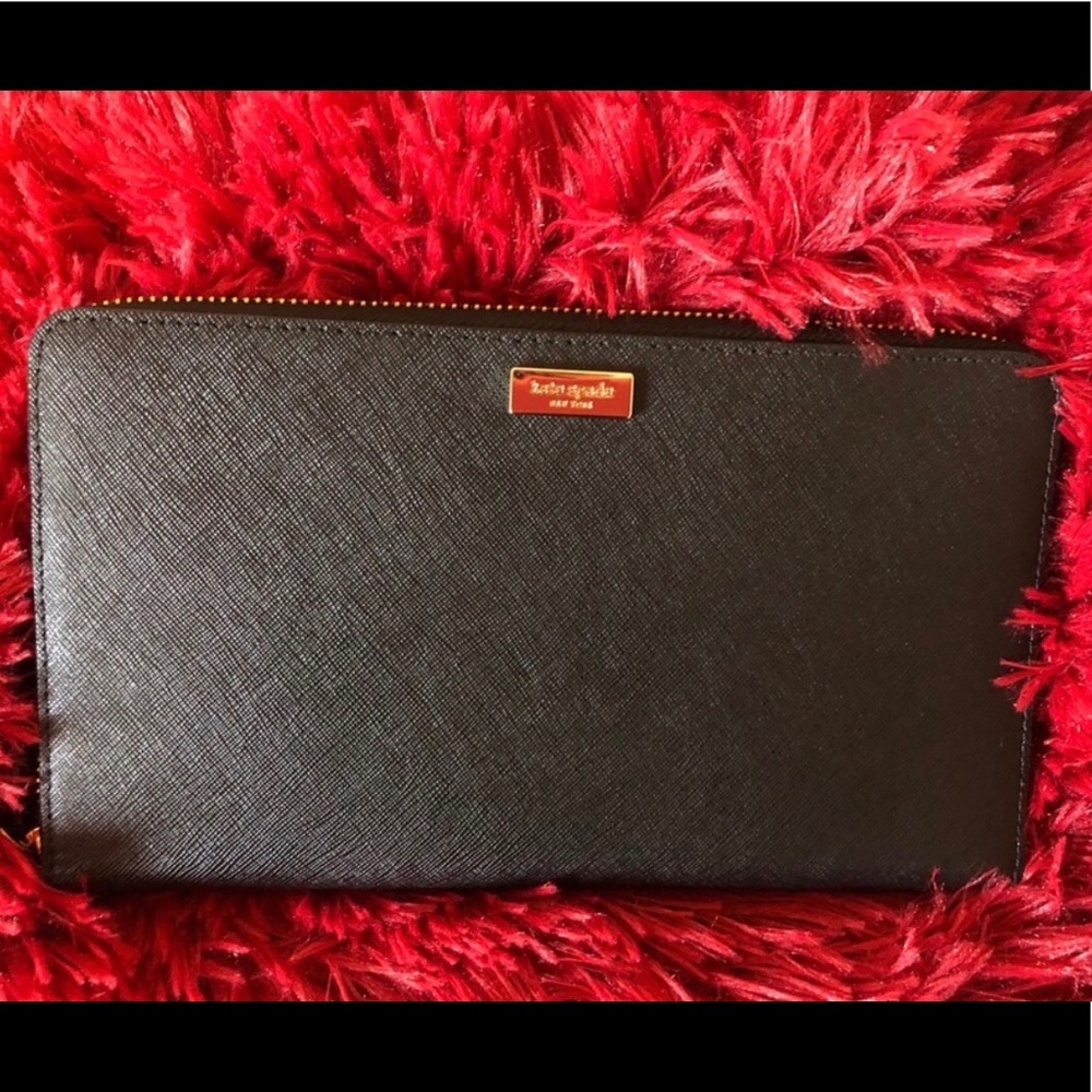 Large kate spade travel wallet